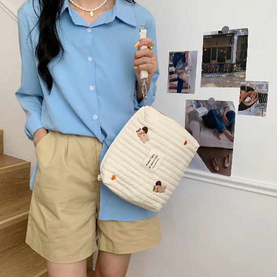 Trousse de toilette bébé - Complète et Pratique - rangement innovant - Écureuils - portée au poigné