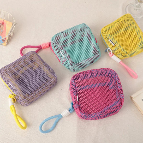Trousse maquillage - Mesh transparente - Rangement innovant - vert - violet - rose - jaune - toutes fermées avec cordons