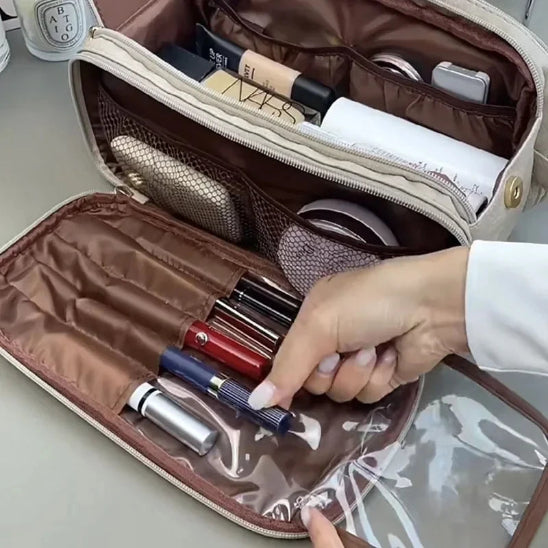 Trousse de maquillage - Luxe - Élégance - Rangement innovant - beige - ouverte avec compartiments filets