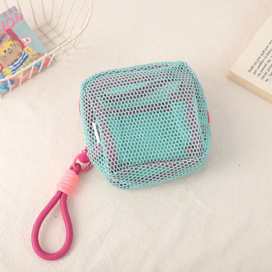 Trousse maquillage - Mesh transparente - Rangement innovant - vert avec cordon rose fermée