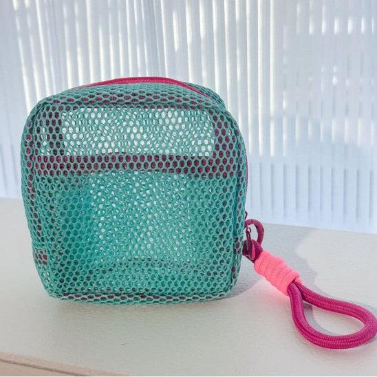 Trousse maquillage - Mesh transparente - Rangement innovant - vert avec cordon rose fermée