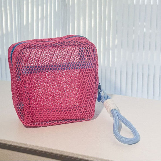 Trousse maquillage - Mesh transparente - Rangement innovant - rose avec cordon bleu fermée