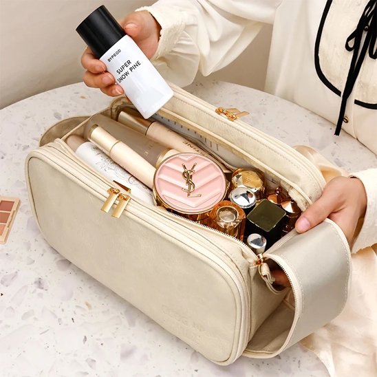 Trousse de maquillage - Luxe - Élégance - Rangement innovant - beige - ouverte au milieu