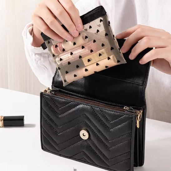 Trousse maquillage - Transparente Coeurs - beige - Rangement innovant - dans un sac à main