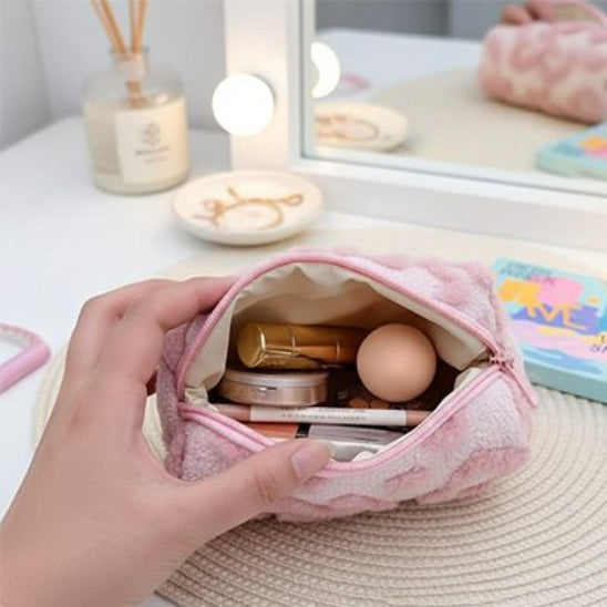 Trousse maquillage - Élégance Nori - Rose claire - devant miroir sur maquilleuse - rangement innovant