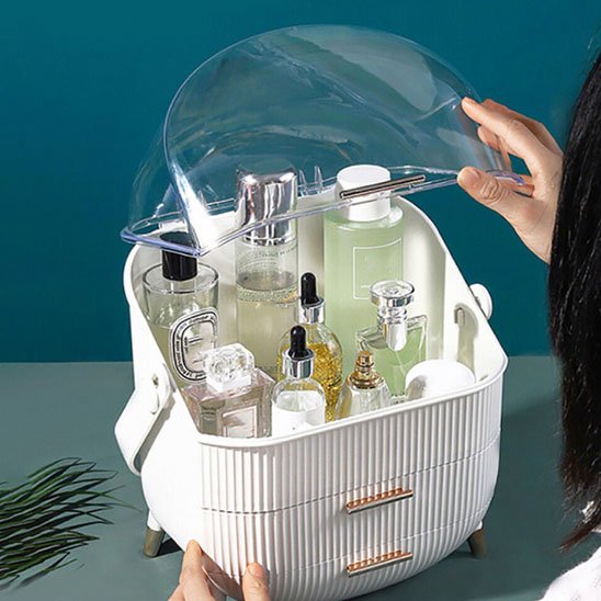organisateur de maquillage vert ouvert posé sur table verte rangement innovant
