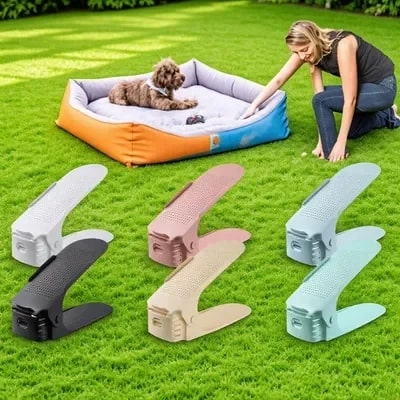 Range-chaussures-réglable-rangement-innovant-posé-sur-une-pelouse