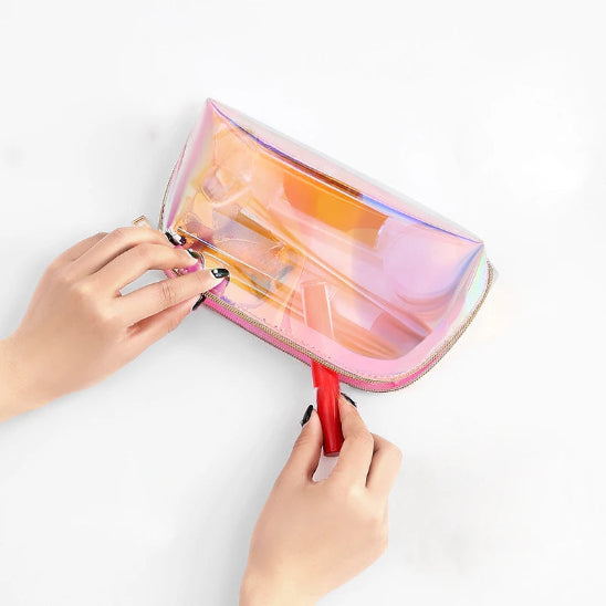 Trousse maquillage - Holographique Iridescente - Rangement innovant - ouverte - posée sur une surface blanche