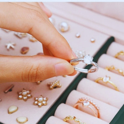 BOITE A BIJOUX remplie de bagues boucles oreille