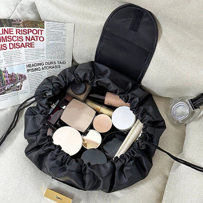 trousse maquillage pratique noir sur canapé rangement innovant