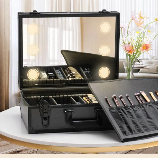 mallette maquillage led pro grande taille noir ouverte allumée lumière chaude sur table ronde