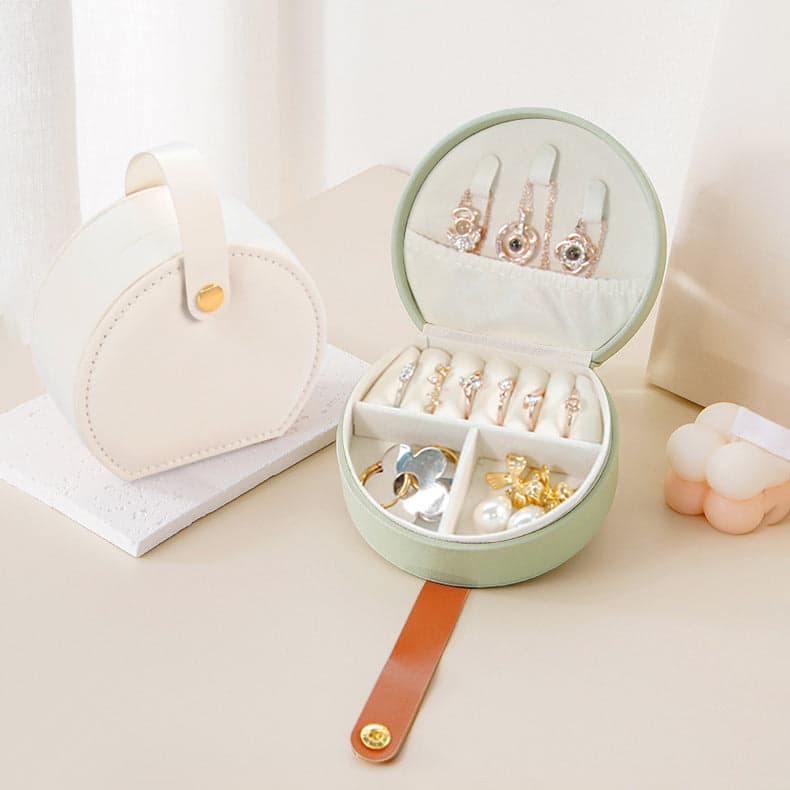 Boite-a-bijoux-élégante-rangement-innovant-vert-ouverte-avec-des-bijoux-bien-rangés