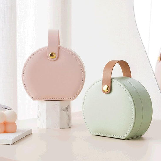 Boite-a-bijoux-élégante-rangement-innovant-rose-pâle-et-vert-posées-côte-à-côte