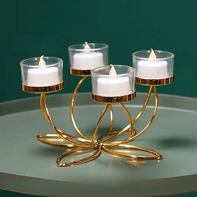 Bougeoir design quatre bougies allumées