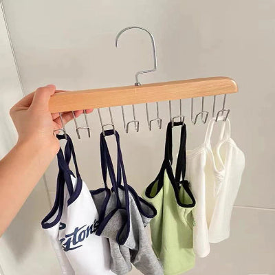 Cintres bois clair vêtements suspendus