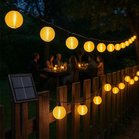 Guirlande ÉcoLumière lumière chaude allumée suspendue décoration arbre jardin