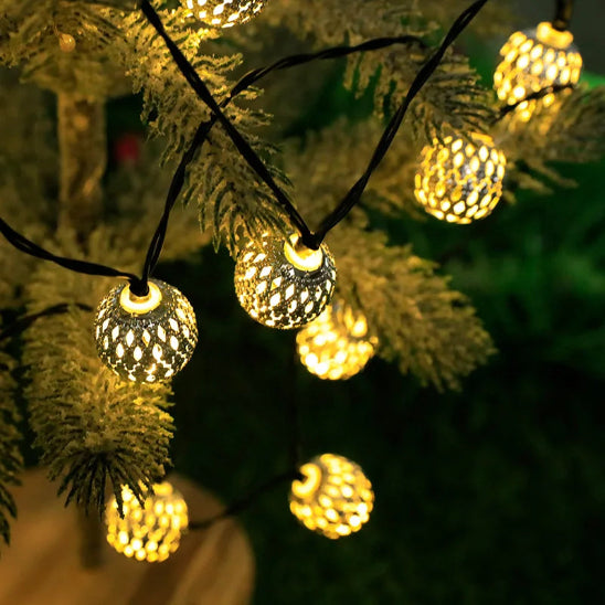 Guirlande lumineuse Ambiance Magique lumière chaude allumée décoration nocturne sapin jardin