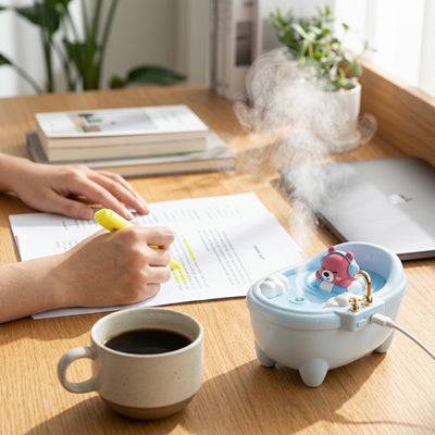 Humidificateur d air   Baignoire bleu posé sur bureau