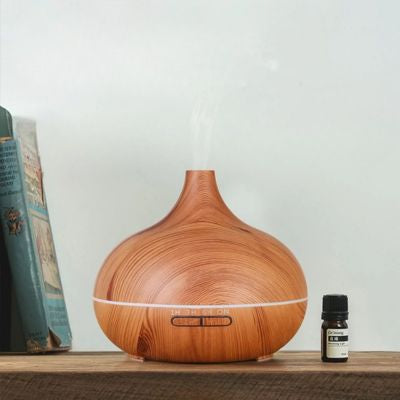 Humidificateur d air  Design élégant marron posé sur étagère