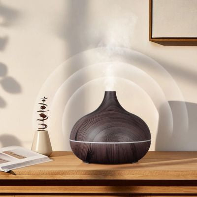 Humidificateur d air  Design élégant noir posé sur bureau