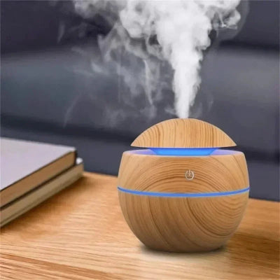 Humidificateur d air​ marron clair posé sur bureau