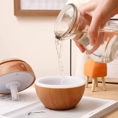Humidificateur d air​ marron clair reçoit eau