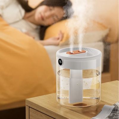 Humidificateur d air  Transparent posé sur une table dans la chambre avec une jeune femme dormant dans son lit