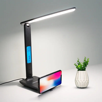 Lampe de bureau SmartProtect  noir posée sur bureau côté pot plantes