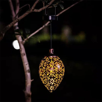 Lampe solaire décoration allumée accrochée branche arbre
