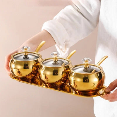 POT A EPICE  Élégance Pratique plusieurs dorés portés par cuisinier