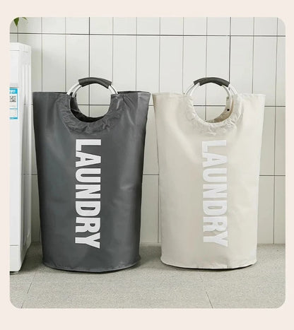 Panier-à-linge-pliable-spacieux-rangement-innovant-placé-dans-une-buanderie