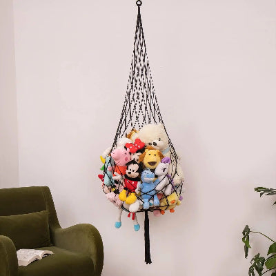Rangement peluches Suspendu Bohème noir suspendu côté fauteuil