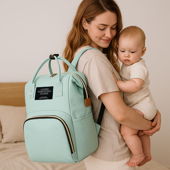 Sac-à-dos-à-langer-nori-rangement-innovant-avec-maman-et-bébé-vert-porté-sur-épaule