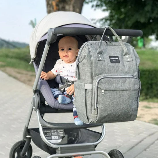 Sac-de-voyage-a-linger-rangement-innovant-bébé-souriant