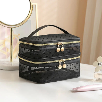 Trousse de toilette femme pratique  Élégante Compacte noir posée sur table blanche
