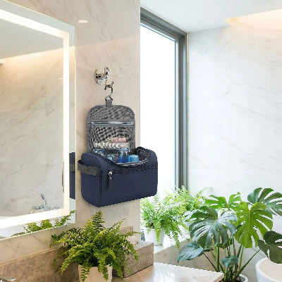 Trousse de toilette avec crochet  Voyage Compact accrochée dans une salle de bain