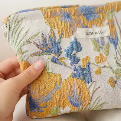 Trousse de toilette femme Florale modèle 1 vue près jolis motifs fleurs