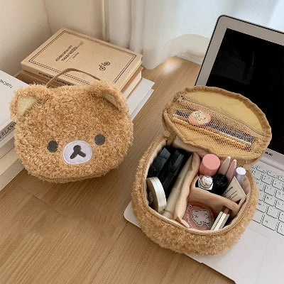 Trousse maquillage  Élégance Nomade plusieurs posées sur bureau