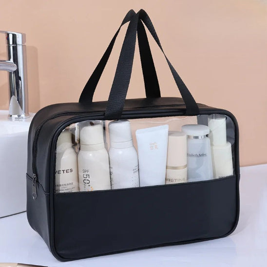 Trousse de toilette - Transparente Voyage - noir - fermée à côté du lavabo - Rangement innovant