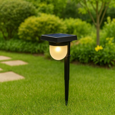 Lampe détecteur de mouvement exterieur solaire allumée plantée sur pelouse