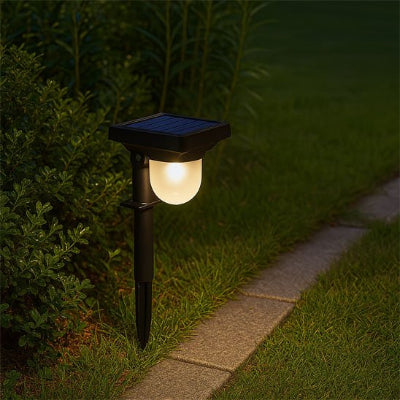Lampe détecteur de mouvement exterieur solaire allumée dans jardin