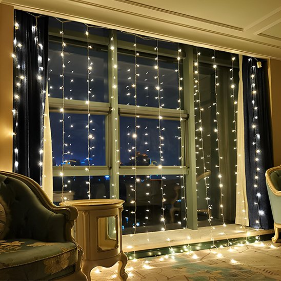 Guirlande Led Éco  Lumineuse lumière froide allumée derrière baie vitrée