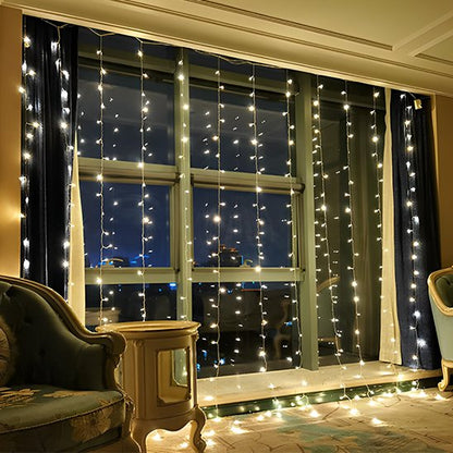 Guirlande Led Éco  Lumineuse lumière froide allumée derrière baie vitrée