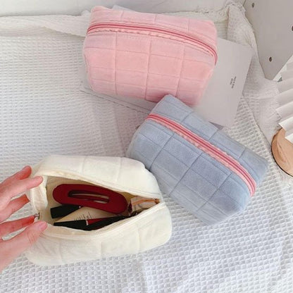 Trousse Maquillage - Pratique - Sérénité - plusieurs fermées - blanc - ouverte - rangement innovant