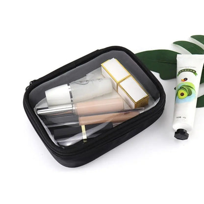 Trousse de maquillage - Élégance Voyage - fermée contenant produits beautés - rangement innovant