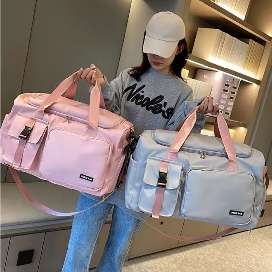 Sac-de-voyage-pratique-image-quatre